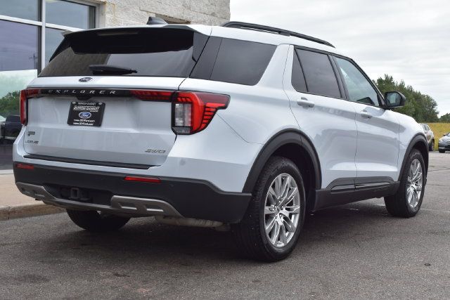 Used 2026 Ford Explorer Active w/ Active Comfort Package AWD/4WD image 17