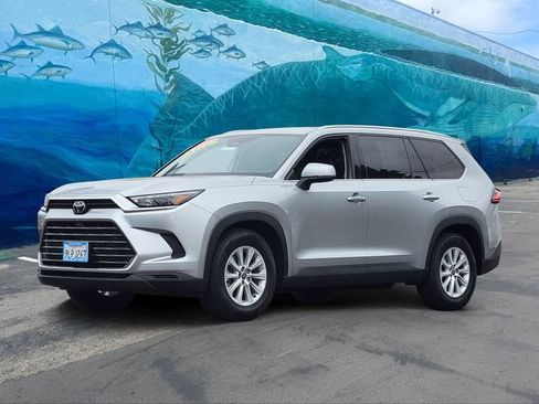 Used 2024 Toyota Grand Highlander FWD image 3