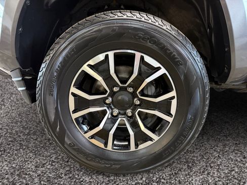 Used 2023 Toyota Tacoma TRD Sport AWD/4WD image 9