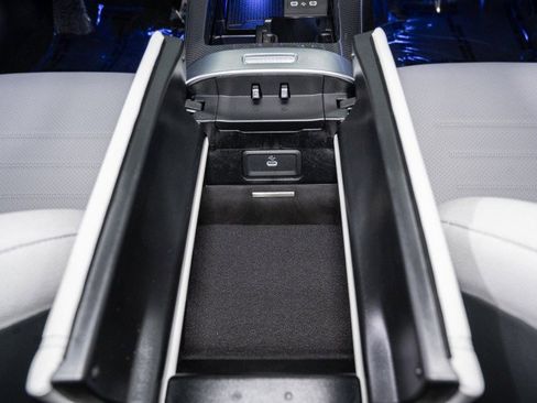 Certified 2025 Mercedes-Benz C 300 Sedan image 21