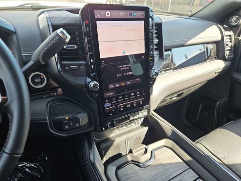 New 2026 RAM 2500 Limited AWD/4WD image 19