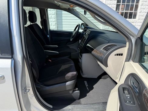 Used 2011 Dodge Grand Caravan Mainstreet w/ PWR Convenience Group FWD image 15