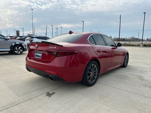 Used 2020 Alfa Romeo Giulia image 5