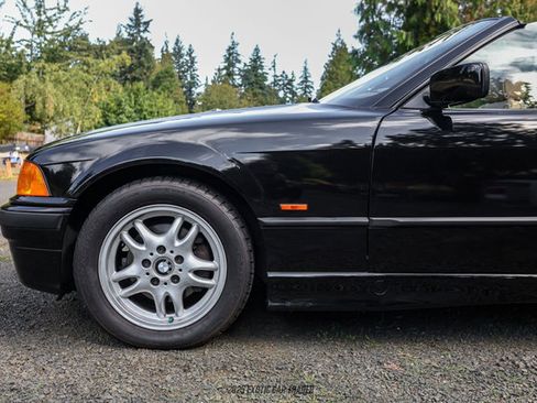 Used 1999 BMW 323i Convertible image 4