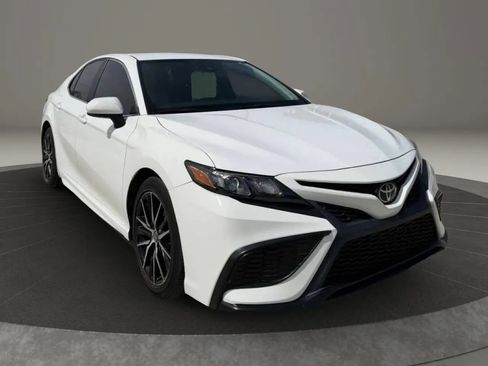 Used 2021 Toyota Camry SE FWD image 1