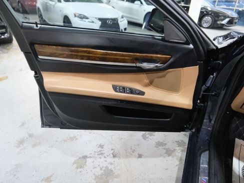 Used 2015 BMW 750Li xDrive AWD/4WD image 18