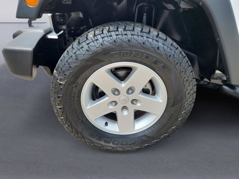 Used 2017 Jeep Wrangler Unlimited Sport w/ Quick Order Package 24S AWD/4WD image 9