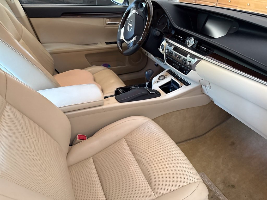 Used 2015 Lexus ES 350 w/ Ultra Luxury Package FWD image 19