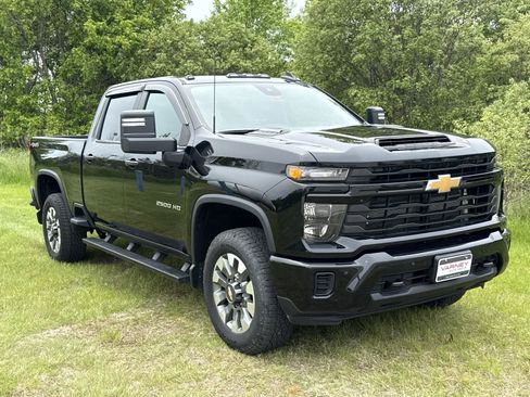 Used 2025 Chevrolet Silverado 2500 Custom w/ Custom Value Package AWD/4WD image 3