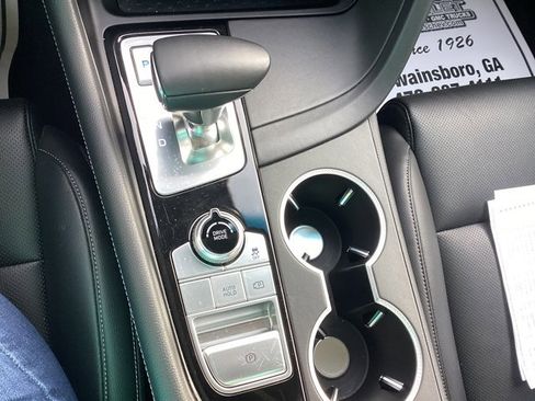 Used 2025 Genesis G70 2.5T image 16