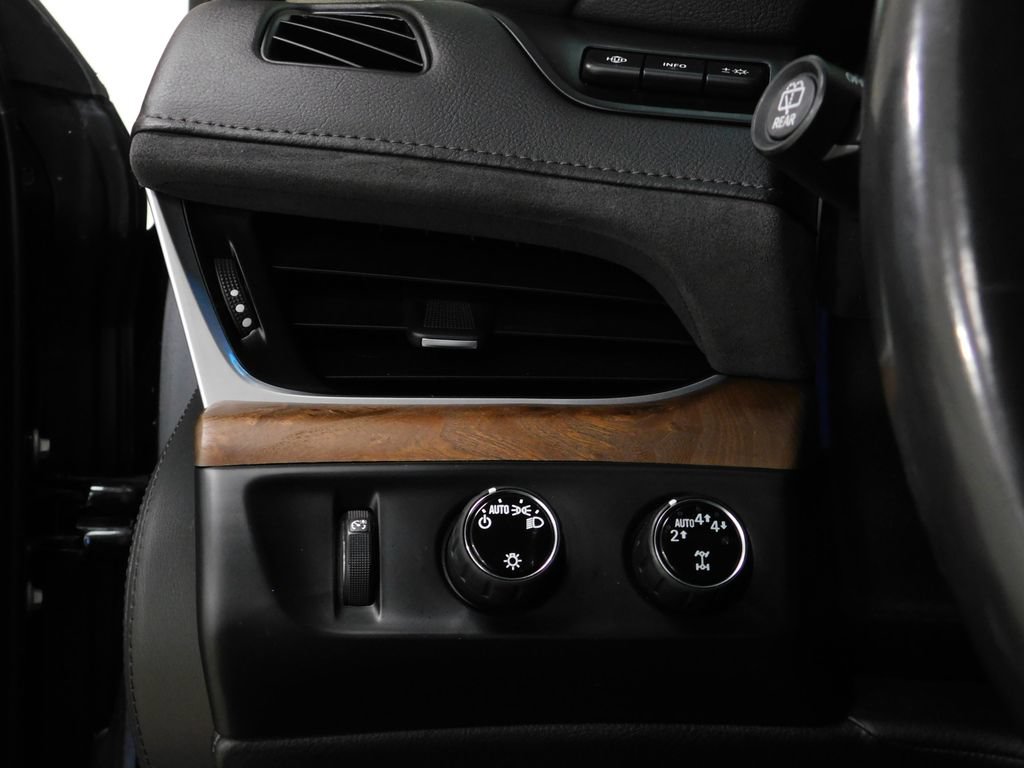 Used 2019 Cadillac Escalade ESV Luxury AWD/4WD image 39