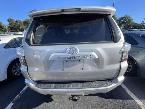 Used 2022 Toyota 4Runner SR5 AWD/4WD image 10