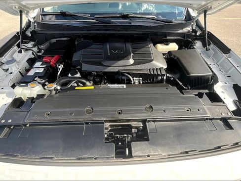 Used 2023 Nissan Titan SV image 12