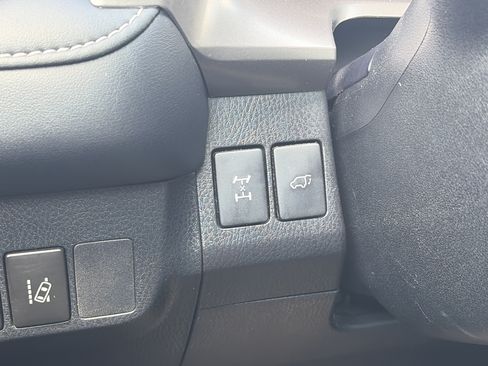 Used 2018 Toyota RAV4 XLE AWD/4WD image 28
