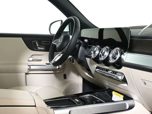 New 2026 Mercedes-Benz GLB 250 4MATIC image 30