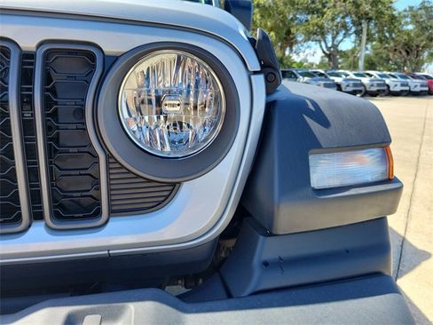 Used 2024 Jeep Wrangler Sport S image 5