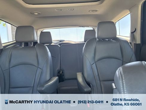 Used 2021 Buick Enclave Essence w/ Sound and Sites Package FWD image 6
