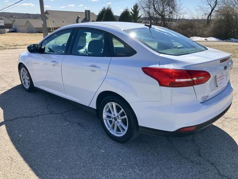 Used 2017 Ford Focus SE image 2