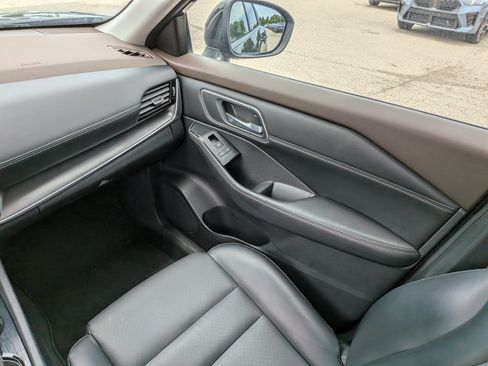Used 2021 Nissan Rogue SV w/ Premium Package AWD/4WD image 16