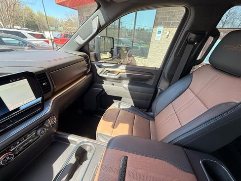 Used 2024 Chevrolet Silverado 2500 High Country w/ Technology Package image 17