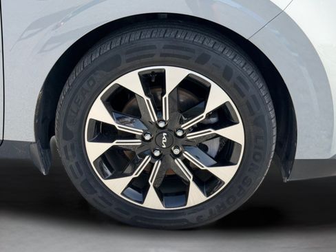 Certified 2024 Kia Carnival EX FWD image 18