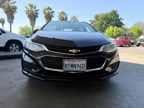 Used 2018 Chevrolet Cruze LT image 3