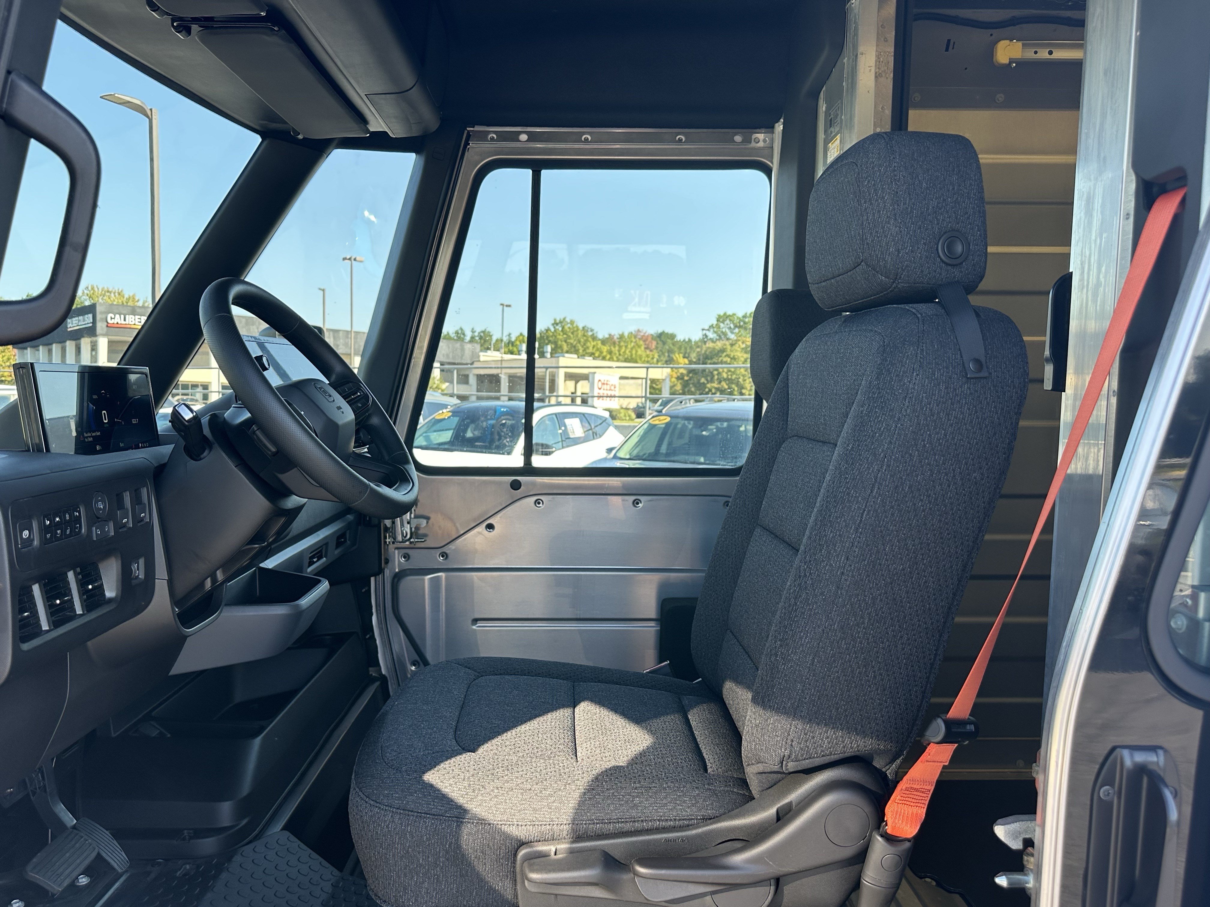 Used 2024 Chevrolet Brightdrop 400 w/ Commercial Equipment Package AWD/4WD image 9