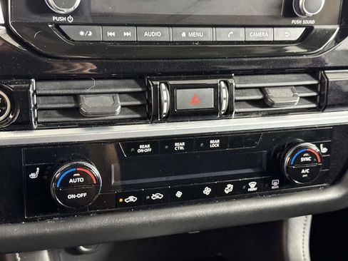 Used 2022 Nissan Pathfinder SV AWD/4WD image 28