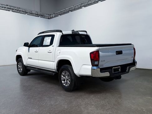 Used 2019 Toyota Tacoma SR5 AWD/4WD image 5