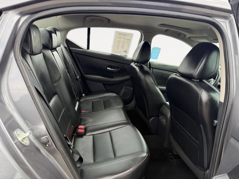 Used 2022 Nissan Sentra SR w/ SR Premium Package FWD image 18