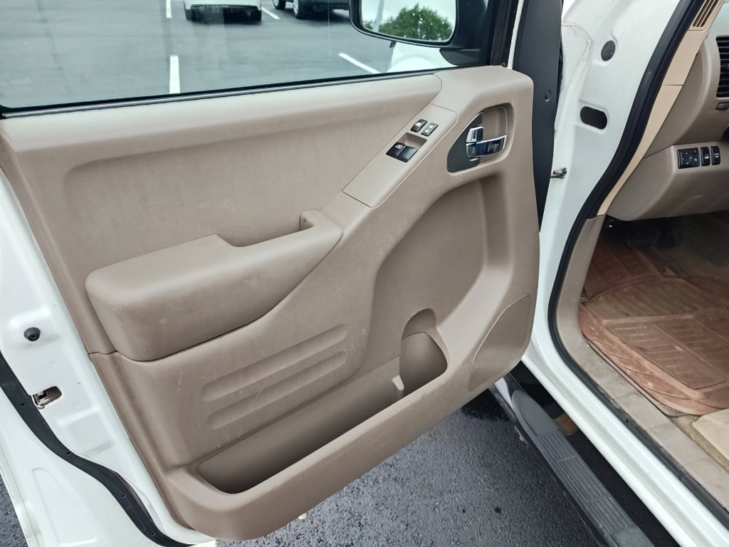 Used 2015 Nissan Frontier SV AWD/4WD image 8