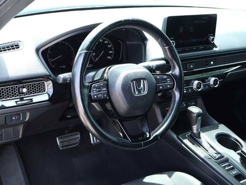 Used 2022 Honda Civic Sport image 2
