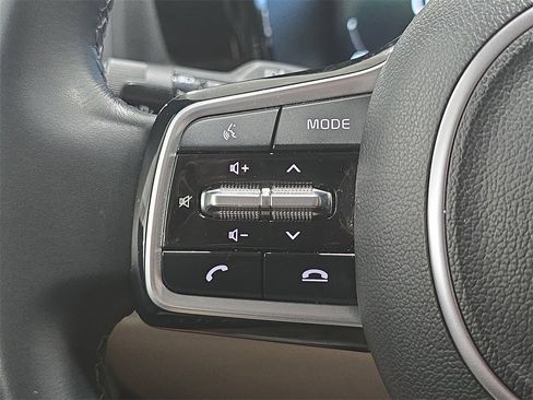 Used 2023 Kia Sorento SX image 17