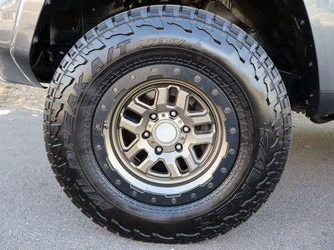 Used 2017 Toyota 4Runner SR5 AWD/4WD image 41