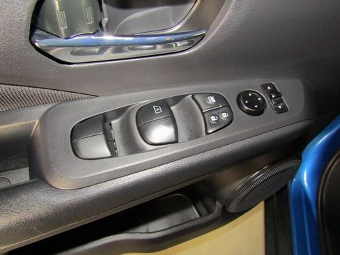 Used 2023 Nissan Kicks SV image 10