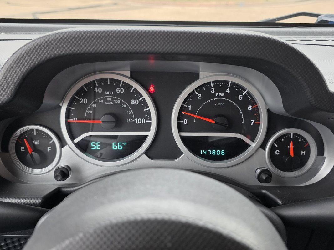 Used 2010 Jeep Wrangler Unlimited Sahara w/ Dual Top Group AWD/4WD image 33