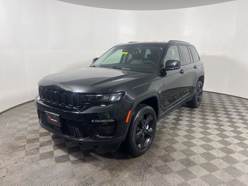 Certified 2023 Jeep Grand Cherokee Limited w/ Luxury Tech Group II image 3