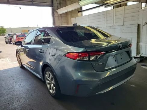 Used 2021 Toyota Corolla LE FWD image 2