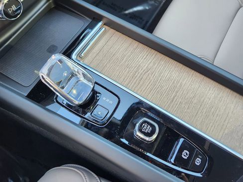 New 2026 Volvo XC60 B5 Core w/ Climate Package image 10