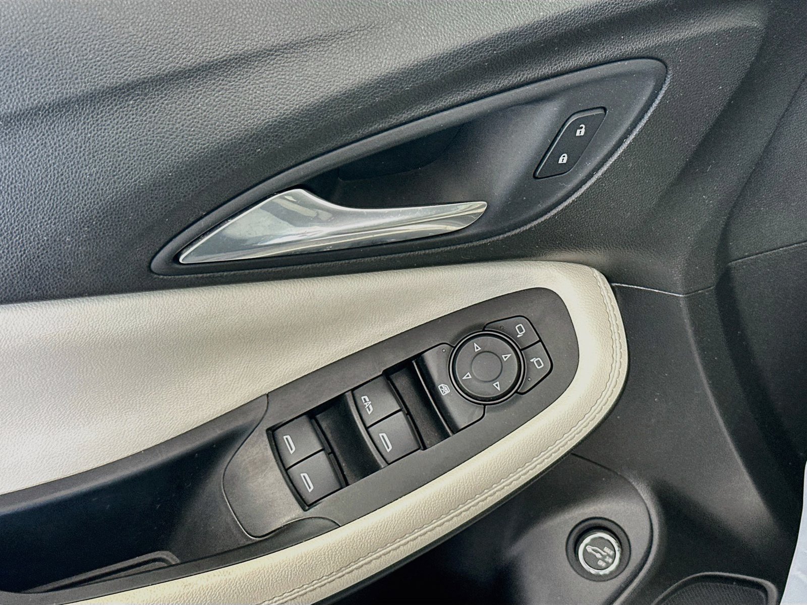 Used 2021 Buick Encore GX Select FWD image 17