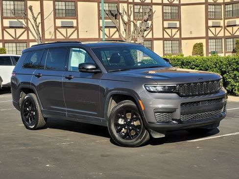 Used 2024 Jeep Grand Cherokee L Laredo image 2