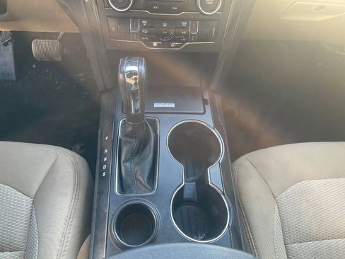 Used 2017 Ford Explorer XLT w/ Equipment Group 201A FWD image 21