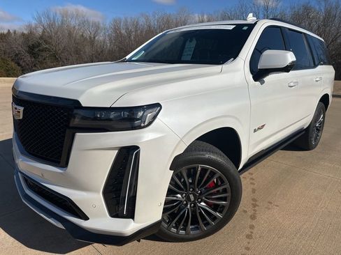 Certified 2024 Cadillac Escalade V w/ LPO, Floor Liner Package image 1