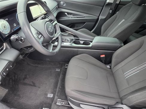 Used 2023 Hyundai Elantra SEL w/ Convenience Package image 8