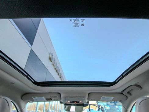 Used 2025 Lincoln Corsair Reserve w/ Towing Package image 11