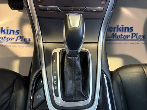 Used 2016 Ford Edge Titanium w/ Technology Package image 17