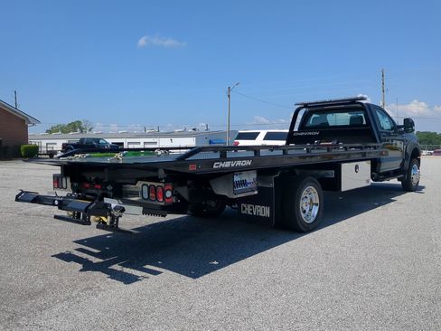 New 2025 Ford F550 2WD Regular Cab Super Duty w/ XL Chrome Package image 3