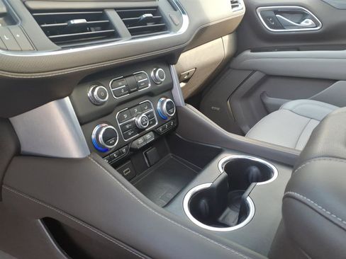 Used 2023 GMC Yukon XL SLT w/ SLT Premium Package image 11