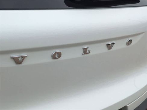 Used 2023 Volvo XC40 B5 Ultimate w/ Protection Package Premier image 4
