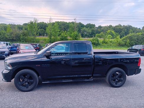 Used 2016 RAM 1500 Express w/ Black Ram 1500 Express Group AWD/4WD image 2